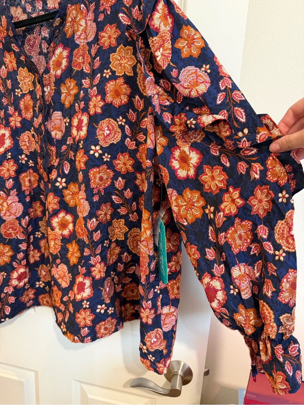Pioneer woman ruffle detail blouse, NWT - Picture 3 of 6